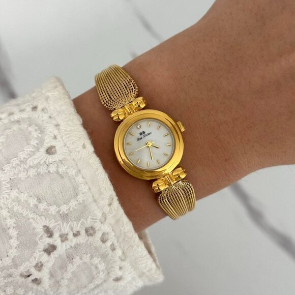 American Vintage Accessories - SKU0410 Gold White dial Women Fashion Round Watch stainless steel + gift bag